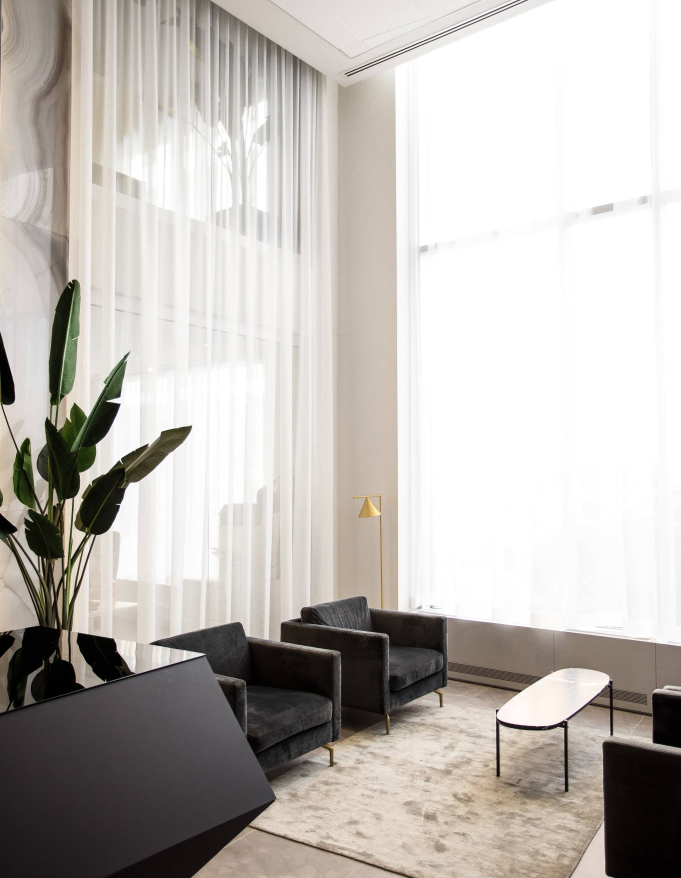 Черный диван