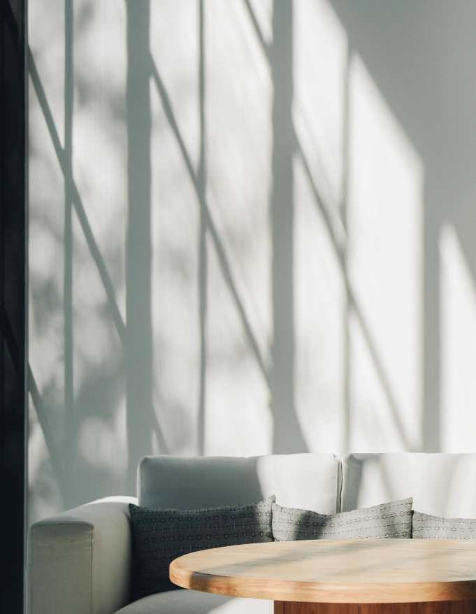 Минималистичный диван