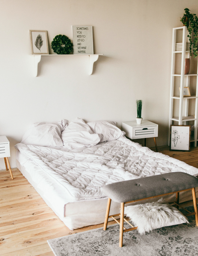 Минималистичный диван